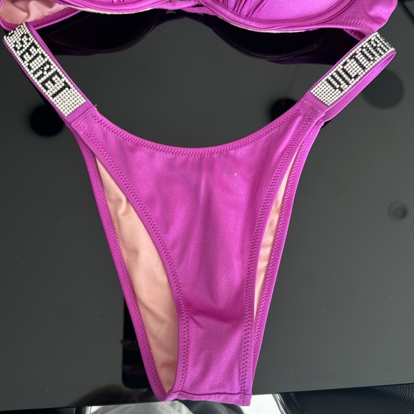 Victoria’s Secret bombshell two-piece bikini - Picture 2 of 3